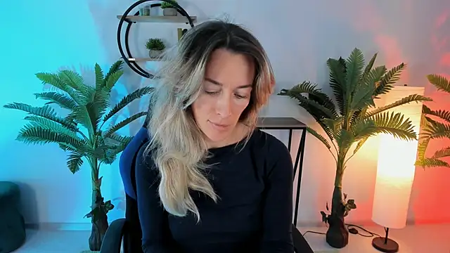 RebeccaMartinez online show from December 27, 5:09 am