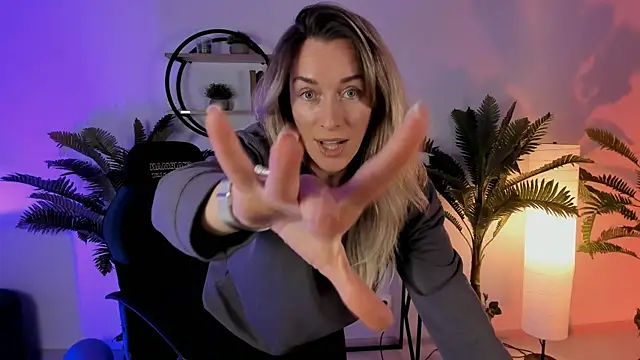 RebeccaMartinez online show from January 5, 4:58 am