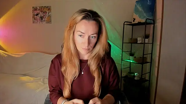 RebeccaMartinez online show from October 27, 11:25 am