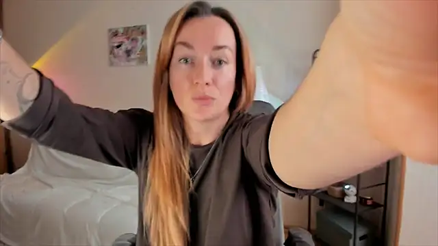 RebeccaMartinez online show from October 31, 8:04 am