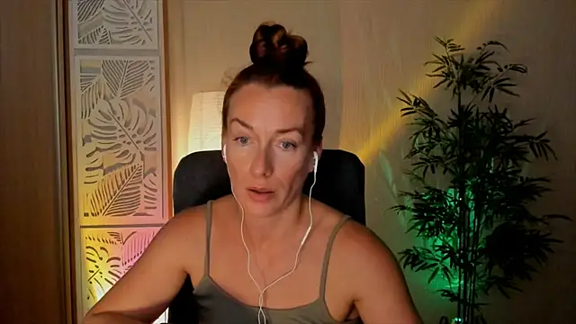 RebeccaMartinez online show from July 31, 11:20 am