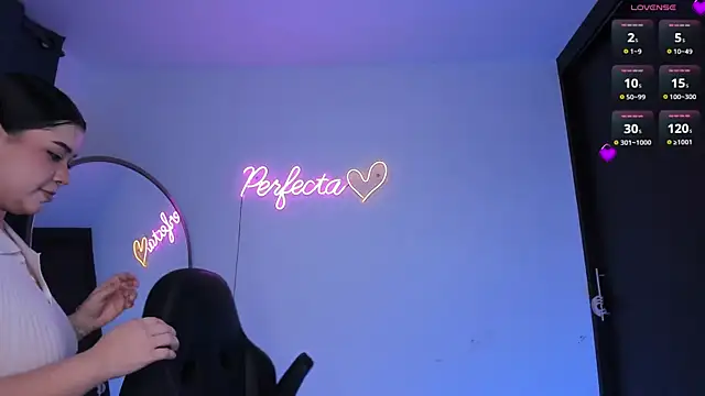 daniela hornny online show from September 16, 4:02 am