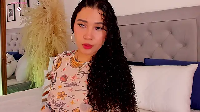 Snapshot of susan_cute198 chatting on April 18, 8:31 pm susan cute198 online show from April 18, 8:31 pm