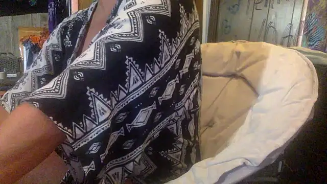 TrashleyRosebud online show from June 19, 11:47 am