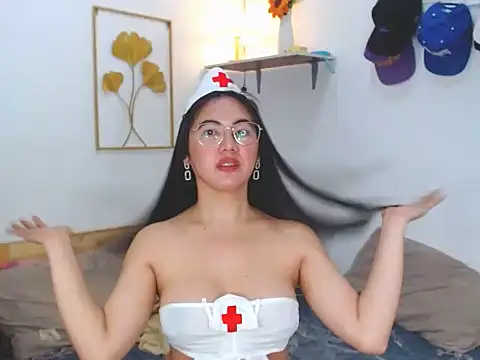 XJuanitaBananaX online show from January 6, 11:03 am