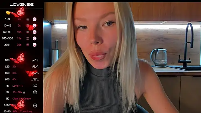 Snapshot of Olivia_Bells chatting on July 4, 9:21 pm Olivia Bells online show from July 4, 9:21 pm