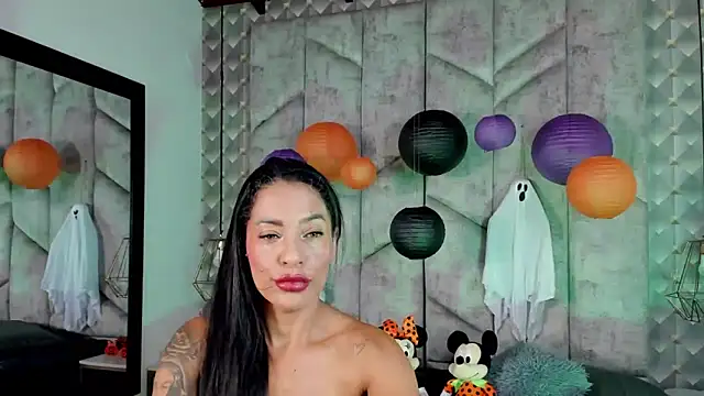 NiicolleMiller online show from October 22, 5:45 pm