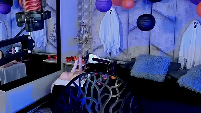 NiicolleMiller online show from October 27, 11:31 pm