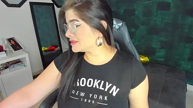 BellaFlaming online show from January 13, 11:19 am