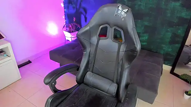 BellaFlaming online show from January 14, 2:22 pm