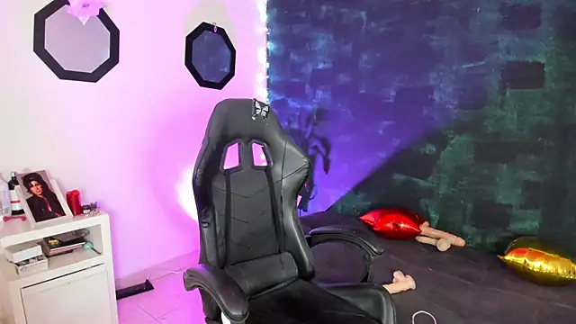 BellaFlaming online show from January 20, 6:10 pm