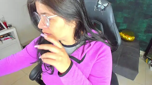 BellaFlaming online show from January 22, 10:50 am