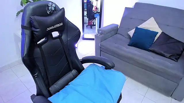 BellaFlaming online show from February 11, 1:51 pm