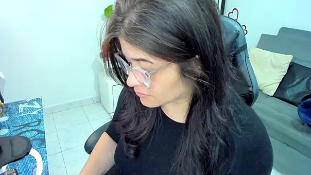 BellaFlaming online show from February 28, 9:58 am