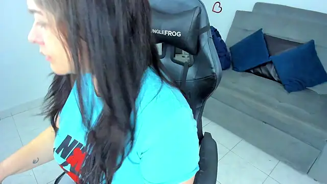 BellaFlaming online show from March 7, 9:40 am