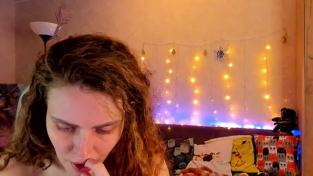 mia grantes online show from December 24, 11:44 pm