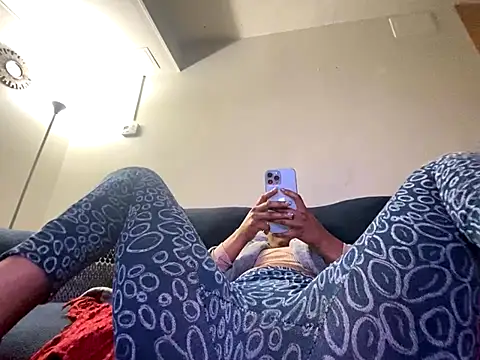 Snapshot of Iceblanca chatting on December 13, 11:21 pm Iceblanca online show from December 13, 11:21 pm