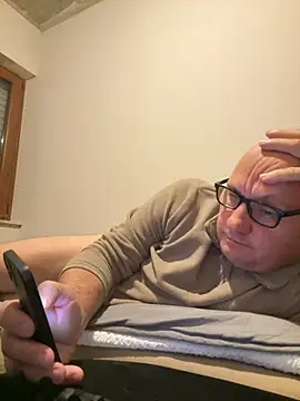 vanjbi45 online show from October 18, 5:10 am