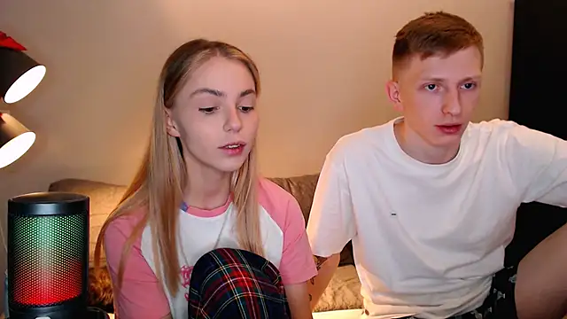 juliaanddima online show from October 21, 10:54 pm