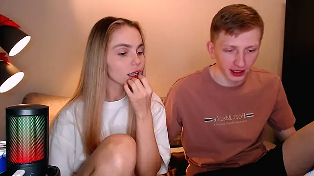 juliaanddima online show from November 9, 10:30 pm