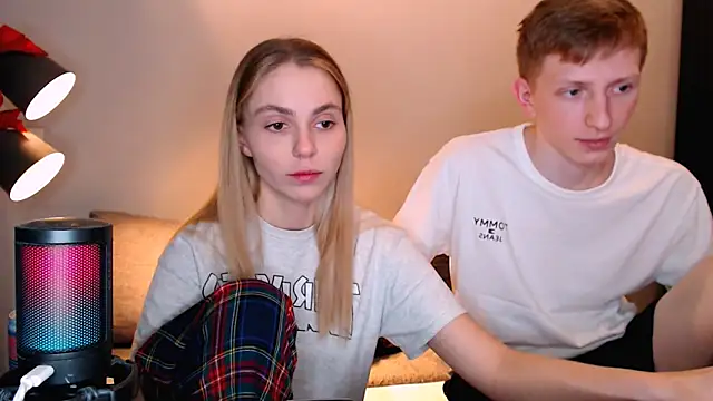 juliaanddima online show from November 27, 9:00 am