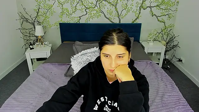 Linda EX online show from December 5, 2:33 pm