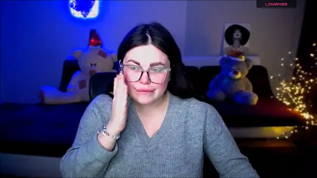 Emily Mo online show from December 10, 6:11 am