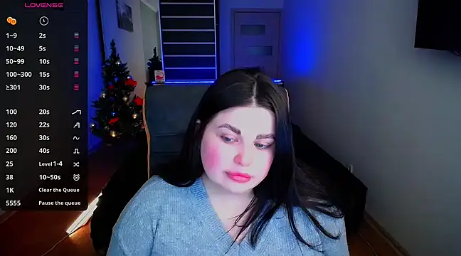 Emily Mo online show from December 15, 9:45 am