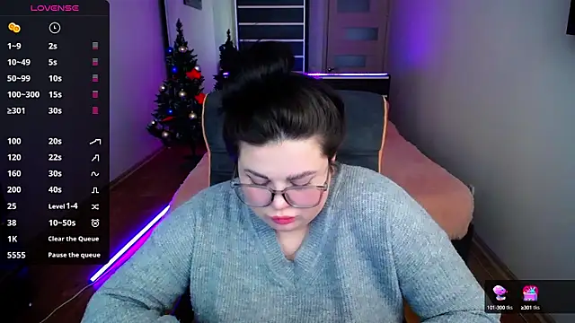 Emily Mo online show from December 19, 9:18 am