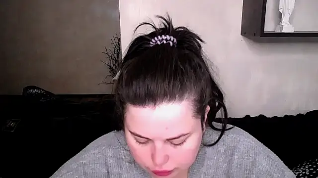 Emily Mo online show from October 8, 6:22 am