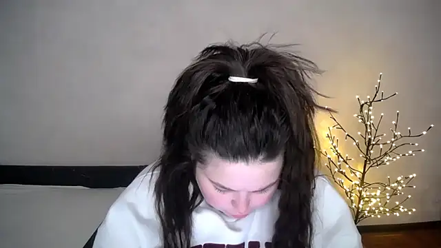 Emily Mo online show from April 29, 5:44 am
