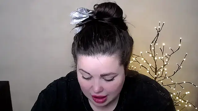 Emily Mo online show from May 19, 5:14 am