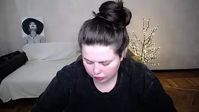 Emily Mo online show from May 20, 7:47 am