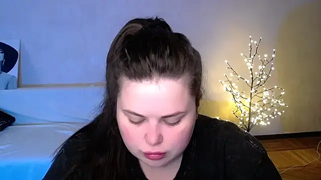 Emily Mo online show from June 4, 5:46 am