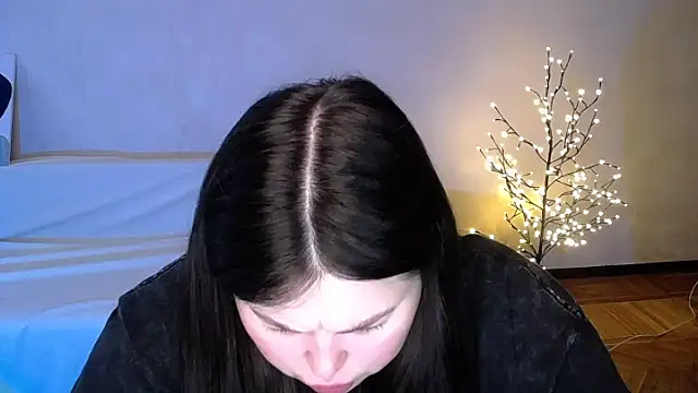 Emily Mo online show from June 5, 6:09 am