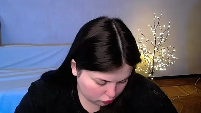 Emily Mo online show from June 5, 6:52 am