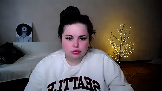 Emily Mo online show from June 15, 10:28 am