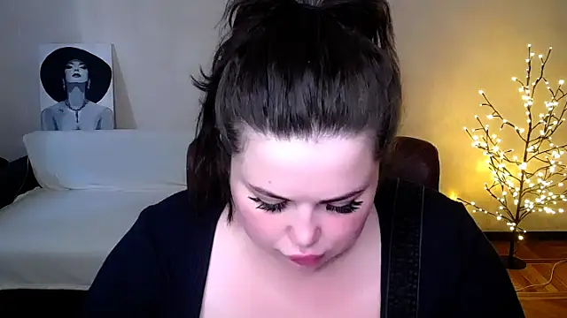 Emily Mo online show from June 17, 5:32 am