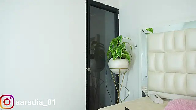 Anais aradia online show from February 3, 6:40 am