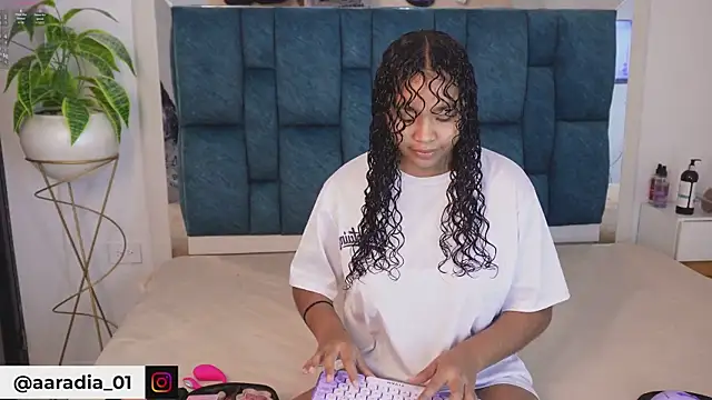 Snapshot of Anais_aradia chatting on March 21, 7:13 am Anais aradia online show from March 21, 7:13 am