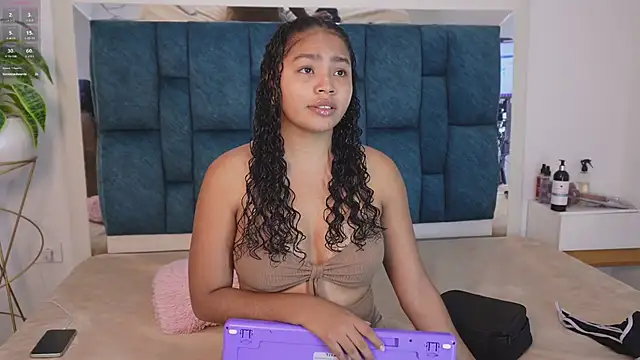 Snapshot of Anais_aradia chatting on March 24, 7:24 am Anais aradia online show from March 24, 7:24 am