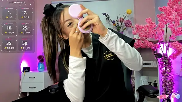 mia thompsonn  online show from October 8, 2:36 pm