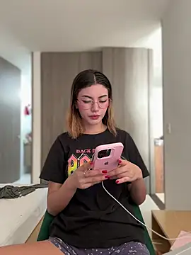 Your Honeey online show from January 18, 10:06 pm