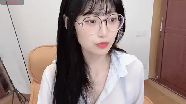 4uoki online show from October 18, 5:35 pm