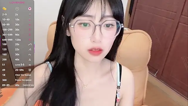 4uoki online show from December 21, 3:41 pm