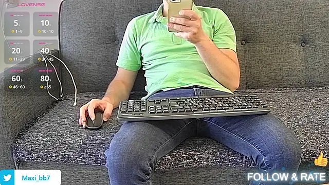 Snapshot of ydk__7 chatting on June 14, 1:35 pm ydk 7 online show from June 14, 1:35 pm