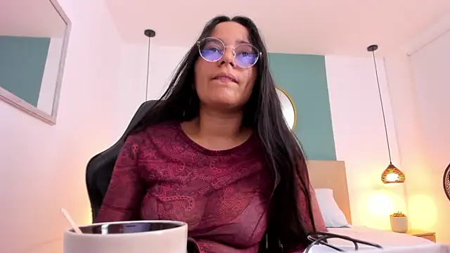 Snapshot of lucy_blue28 chatting on June 3, 1:03 pm lucy blue28 online show from June 3, 1:03 pm