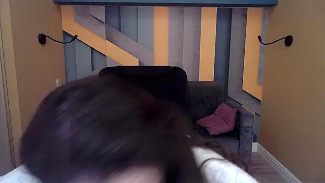 Snapshot of EllaLong chatting on February 18, 1:07 pm EllaLong online show from February 18, 1:07 pm