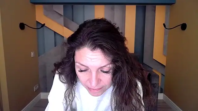 Snapshot of EllaLong chatting on February 20, 12:27 pm EllaLong online show from February 20, 12:27 pm