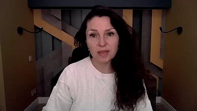 Snapshot of EllaLong chatting on February 21, 12:28 pm EllaLong online show from February 21, 12:28 pm